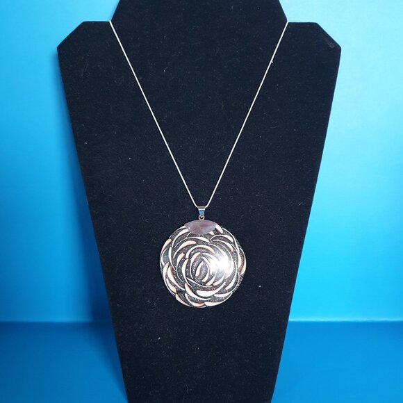 3’’ Bold Unique Vintage 925 Sterling Silver Seashell Inlay Rose Pendant – 26.36g - Picture 12 of 13